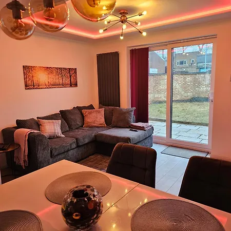 Jasmin'S House, 2 Bedroom House, Private Parking Northampton Exterior photo