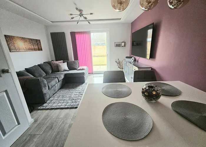Jasmin\'S House, 2 Bedroom House, Private Parking
